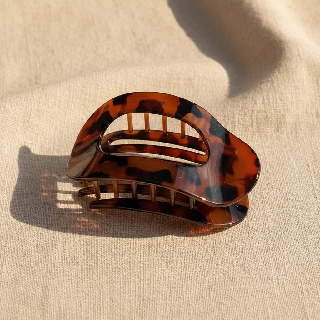 Amber clip on linen - detail shot