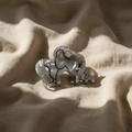 Elephant hair claw clip on natural linen