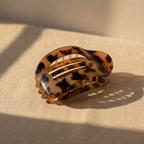 Classic tortoiseshell flat claw clip on linen