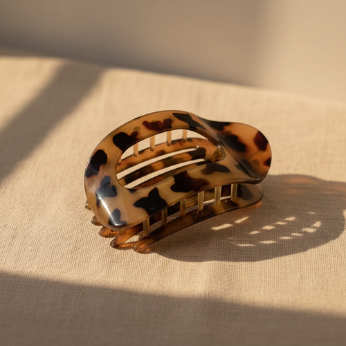 Classic tortoiseshell flat claw clip on linen