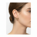 Small delicate textured huggies profile